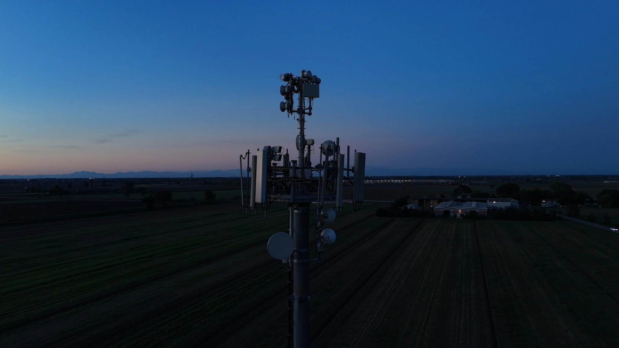 Cell Tower Lease: How to Choose the Right Expert Consultant